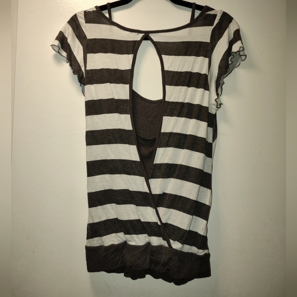 Junior's Almost Famous Short Sleeve Top, Medium - Picture 4 of 4